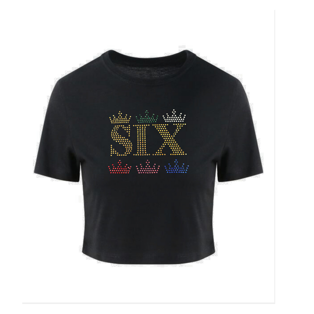 BLACK CROP T SHIRT, ON THE FRONT IS GOLD SIX LETTERING ABOVE AND BELOW THE LETTERING ARE THREE CROWNS A COLOUR FOR EACH QUEEN. SO A GOLD, GREEN AND SILVER CROWN ABOVE AND A RED, PINK AND BLUE CROWN UNDERNEATH. THE DESIGN IS MADE UP OF HOT FIX RHINESTONES THAT HEAT PRESSED AND CATCH THE LIGHT BEAUTIFULLY